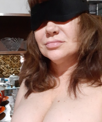 Опыт, страсть и нежность - вот что я готова подарить тебе. В Москве я создам атмосферу безудержного наслаждения. Узкий покорный талисман в твоих руках, готовый исполнить все фантазии. Фотографии - настоящие. Встречи круглосуточно в уютных апартаментах. От массажа до BDSM, я знаю все секреты удовольствия. Мой приоритет - ты. Отзывы всегда положительные, ведь я - самая лучшая в Москве. 💋 101, 60 лет